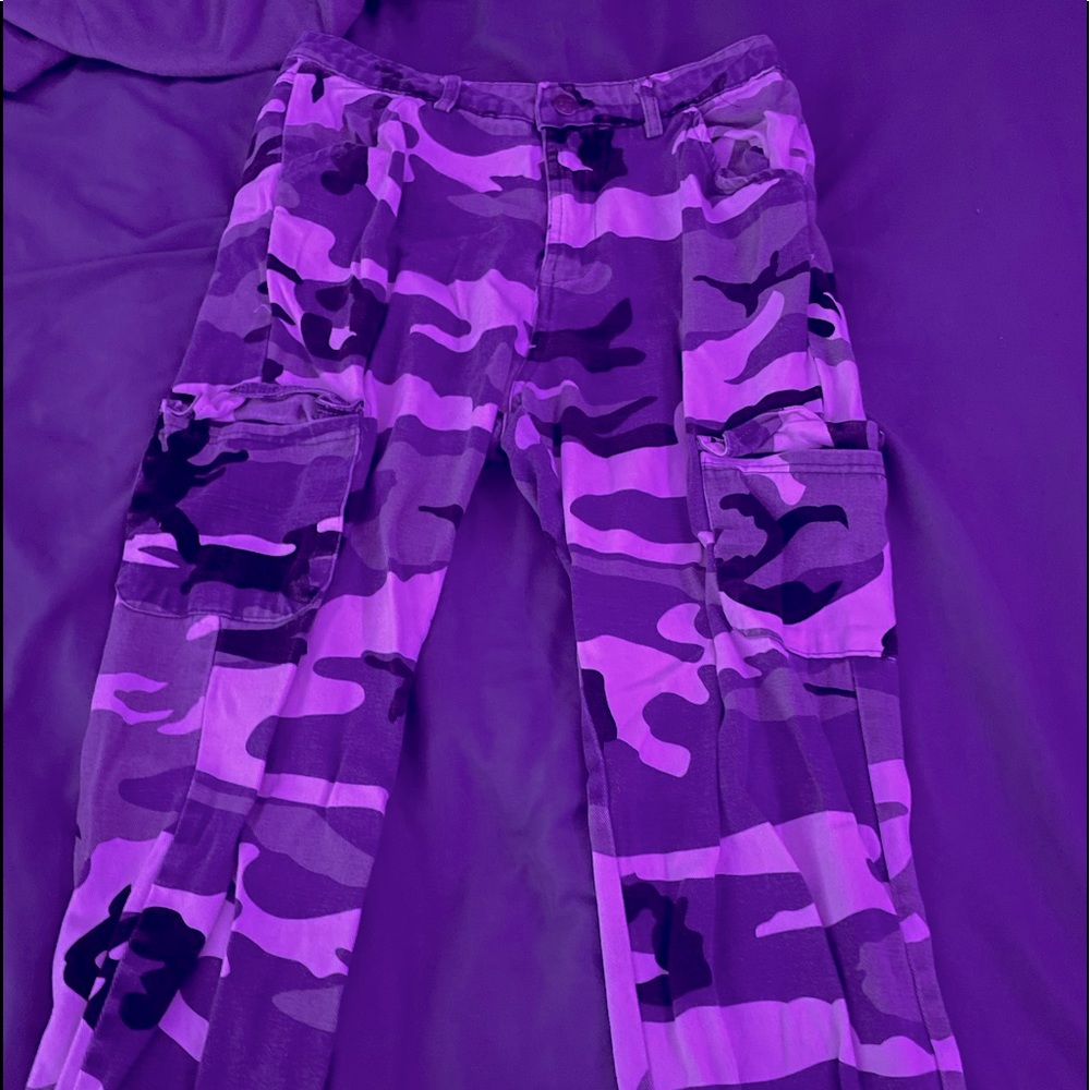 Camo cargo pants 💜